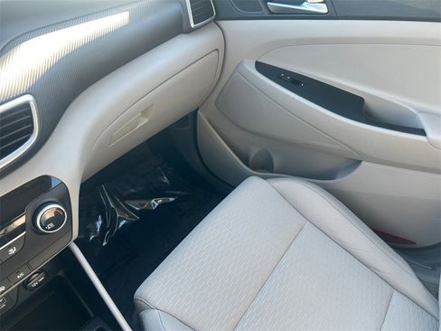 Used 2020 Hyundai Tucson SE w/ Winter Weather Package image 29