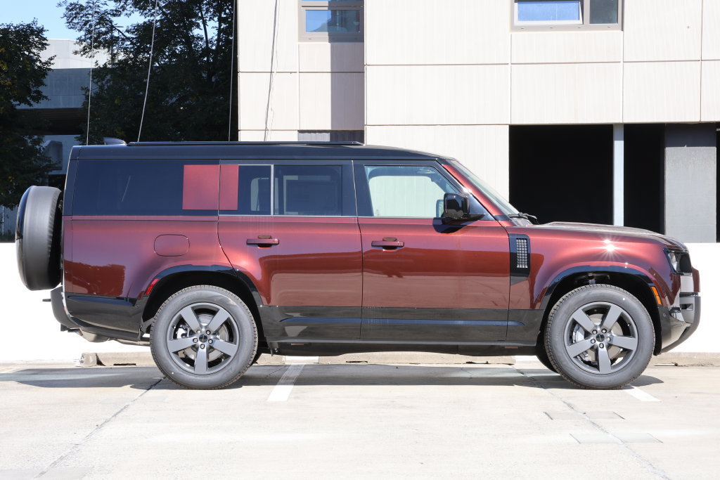 New 2026 Land Rover Defender 130 X-Dynamic SE AWD/4WD image 3