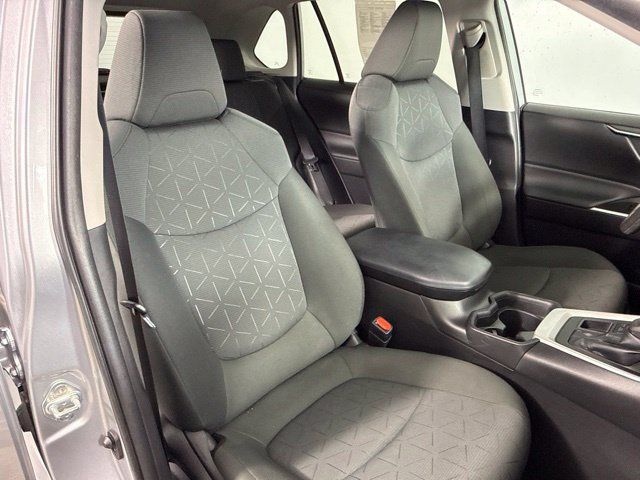 Used 2021 Toyota RAV4 XLE AWD/4WD image 26
