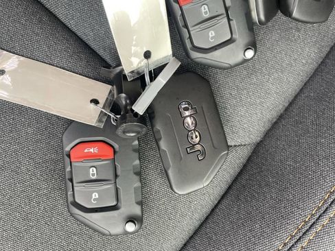 New 2025 Jeep Gladiator Sport image 33