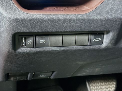 Used 2019 Toyota RAV4 Limited FWD image 17