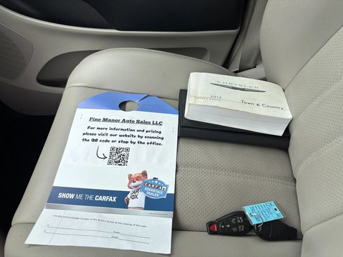 Used 2013 Chrysler Town & Country Touring-L w/ Driver Convenience Group FWD image 31
