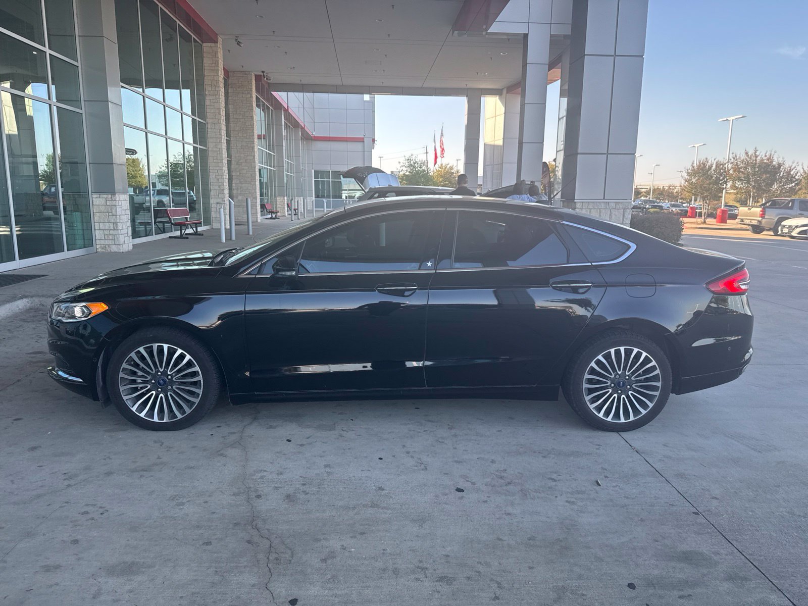 Used 2018 Ford Fusion SE w/ Fusion SE Technology Package FWD image 30