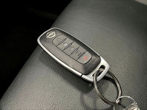 Used 2023 Nissan Rogue SL w/ SL Premium Package image 18