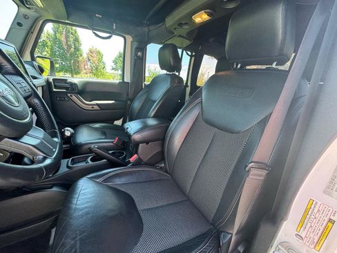 Used 2016 Jeep Wrangler Unlimited Sahara AWD/4WD image 16