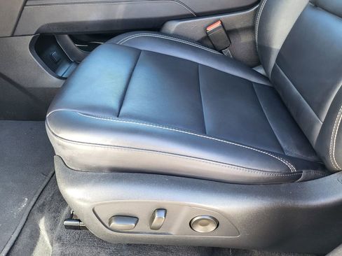 Used 2024 GMC Acadia Elevation image 17