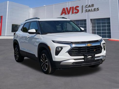 Used 2025 Chevrolet TrailBlazer LT AWD/4WD image 3