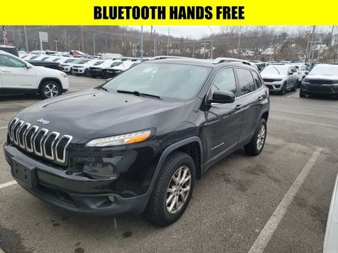 Used 2016 Jeep Cherokee Latitude w/ Cold Weather Group image 3