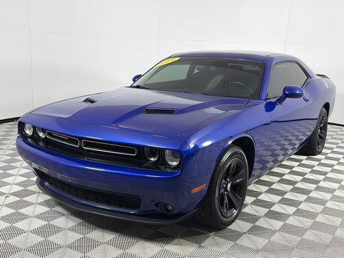 Used 2019 Dodge Challenger SXT w/ Driver Convenience Group image 10