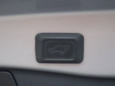 Used 2022 Toyota RAV4 XLE Premium AWD/4WD image 16