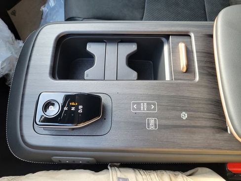 New 2025 Nissan Ariya AWD image 29