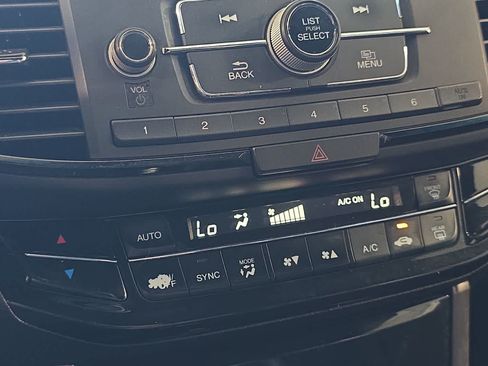 Used 2017 Honda Accord Sport image 21