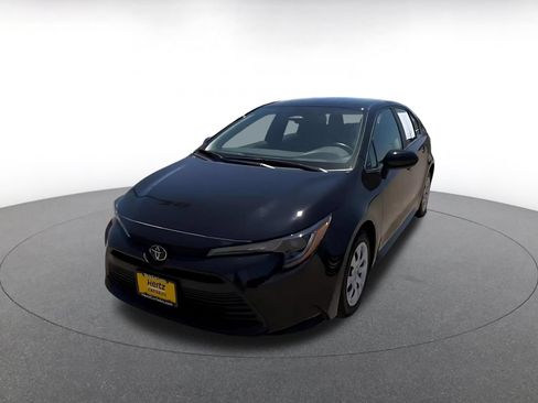 Used 2025 Toyota Corolla LE FWD image 5