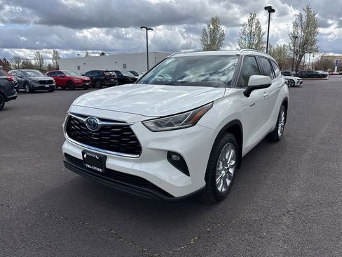 Used 2020 Toyota Highlander Limited image 3