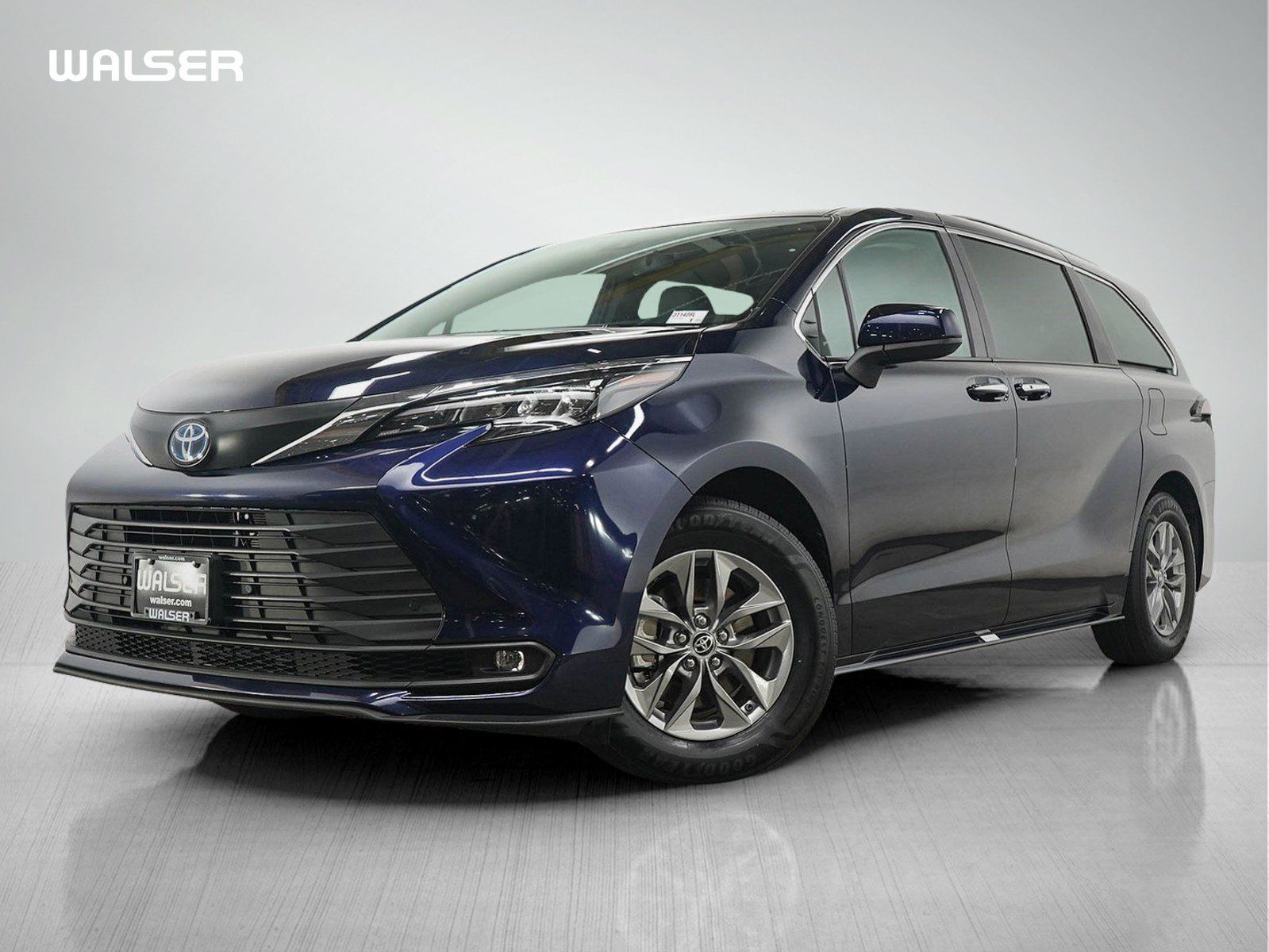 Used 2025 Toyota Sienna XLE w/ XLE Plus Package AWD/4WD image 1