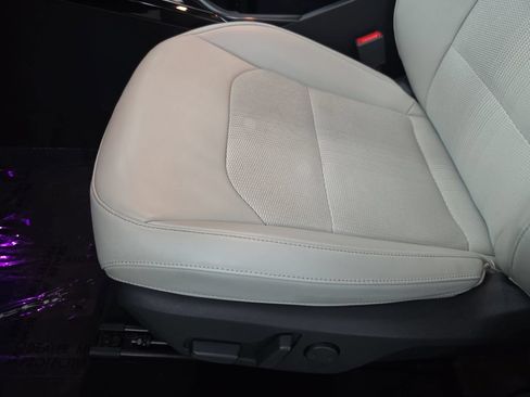 Used 2023 Kia Niro EX FWD image 29