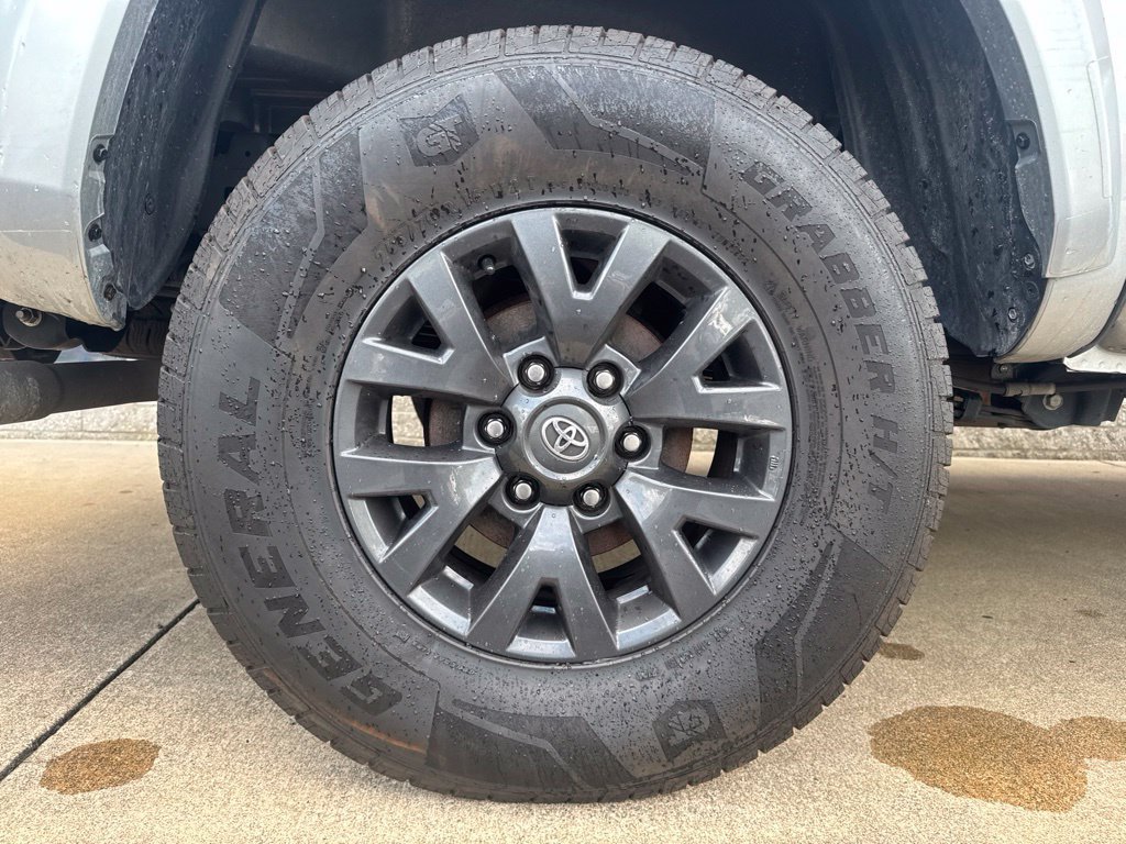Used 2023 Toyota Tacoma SR5 AWD/4WD image 23