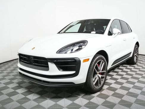 Certified 2023 Porsche Macan S AWD/4WD image 1