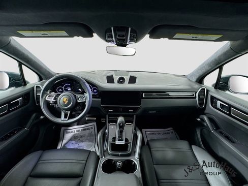 Used 2022 Porsche Cayenne Turbo w/ Assistance Package image 28