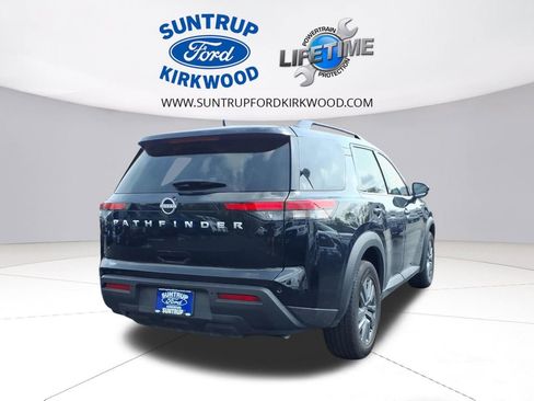 Used 2025 Nissan Pathfinder SV image 3