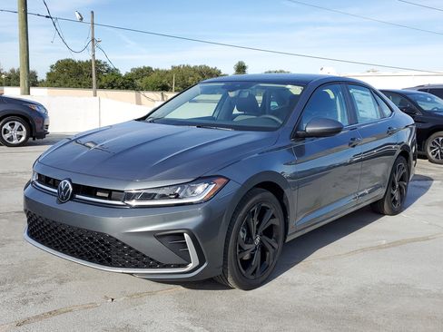 New 2026 Volkswagen Jetta SE image 2