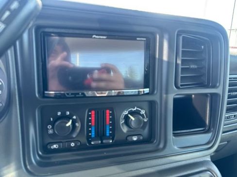 Used 2004 GMC Sierra 2500 SLE w/ Heavy-Duty Power Package RWD image 18