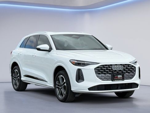 Used 2025 Audi Q5 Premium Plus w/ Premium Plus image 9