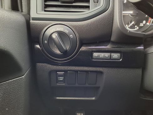 Used 2023 Nissan Titan SV image 8