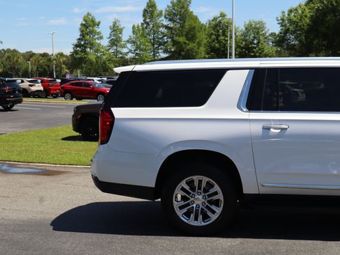 Used 2023 GMC Yukon XL SLT w/ SLT Premium Package AWD/4WD image 10