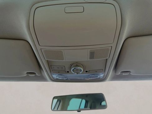 Used 2013 Volkswagen Tiguan SE image 18