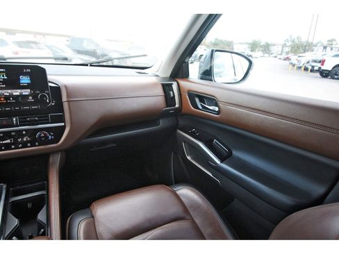 Used 2023 Nissan Pathfinder Platinum w/ Lighting Package (N93) image 13