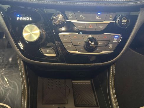 New 2026 Chrysler Pacifica Limited image 21