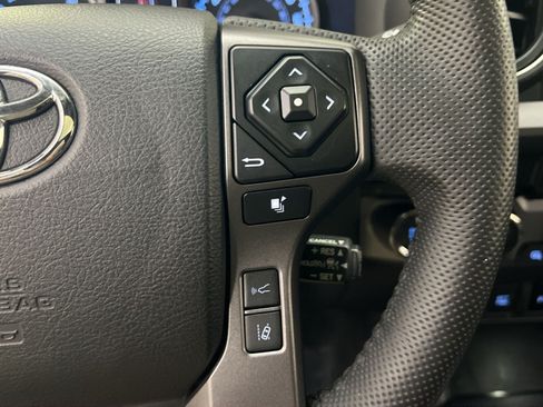 Used 2022 Toyota Tacoma TRD Off-Road w/ TRD Premium Off Road Package AWD/4WD image 33