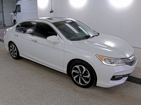 Used 2017 Honda Accord EX-L image 5