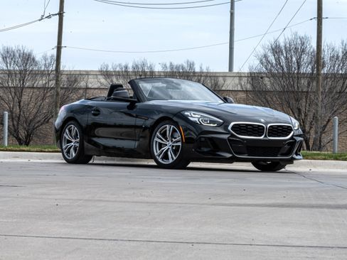 Certified 2023 BMW Z4 sDrive30i w/ Convenience Package image 2