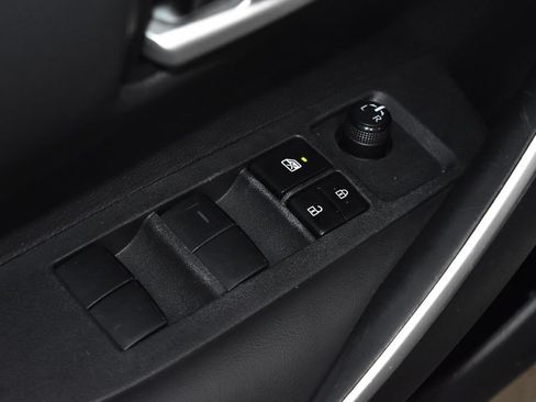 Used 2024 Toyota Corolla SE FWD image 5