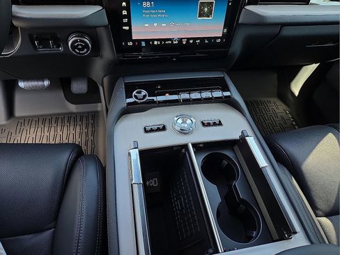 New 2025 Lincoln Navigator Reserve w/ Jet Appearance Package image 25