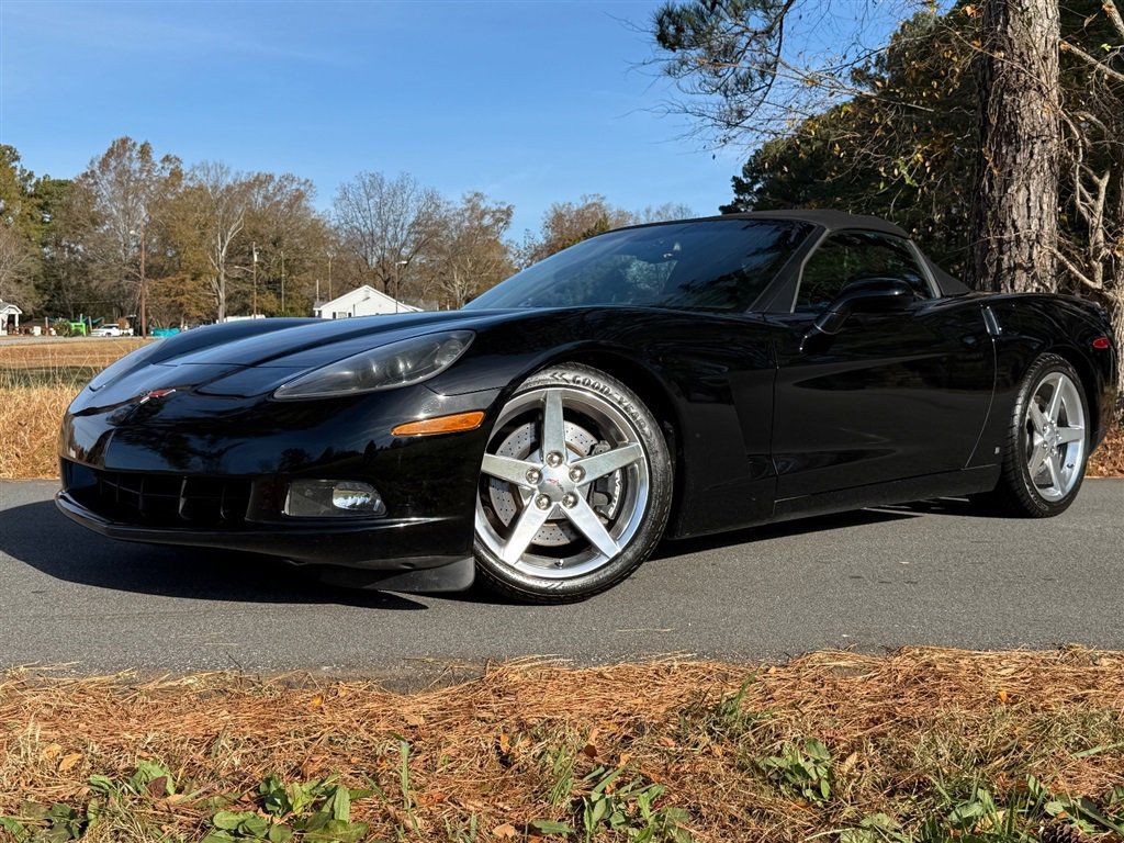 Used 2006 Chevrolet Corvette Convertible w/ Preferred Equipment Group RWD image 2