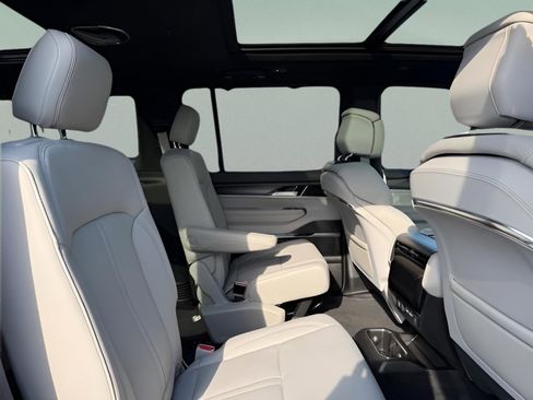 New 2026 Jeep Grand Wagoneer Summit AWD/4WD image 10