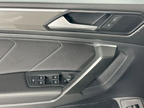 Certified 2022 Volkswagen Tiguan SE R-Line image 16