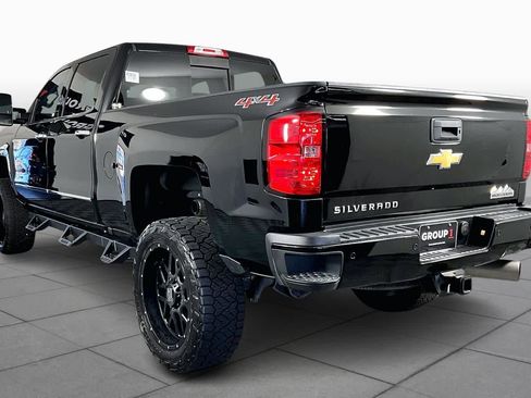 Used 2017 Chevrolet Silverado 2500 High Country w/ Duramax Plus Package image 12