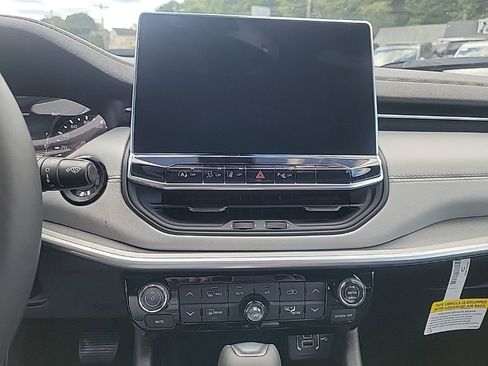 New 2025 Jeep Compass Limited w/ Sun & Sound Group image 13