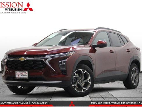 Used 2025 Chevrolet Trax LT w/ LT Convenience Package image 1