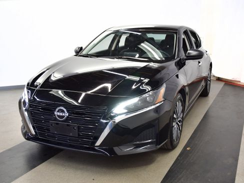 Used 2025 Nissan Altima 2.5 SV FWD image 4