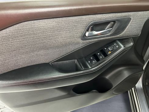 Used 2022 Nissan Rogue SV FWD image 12