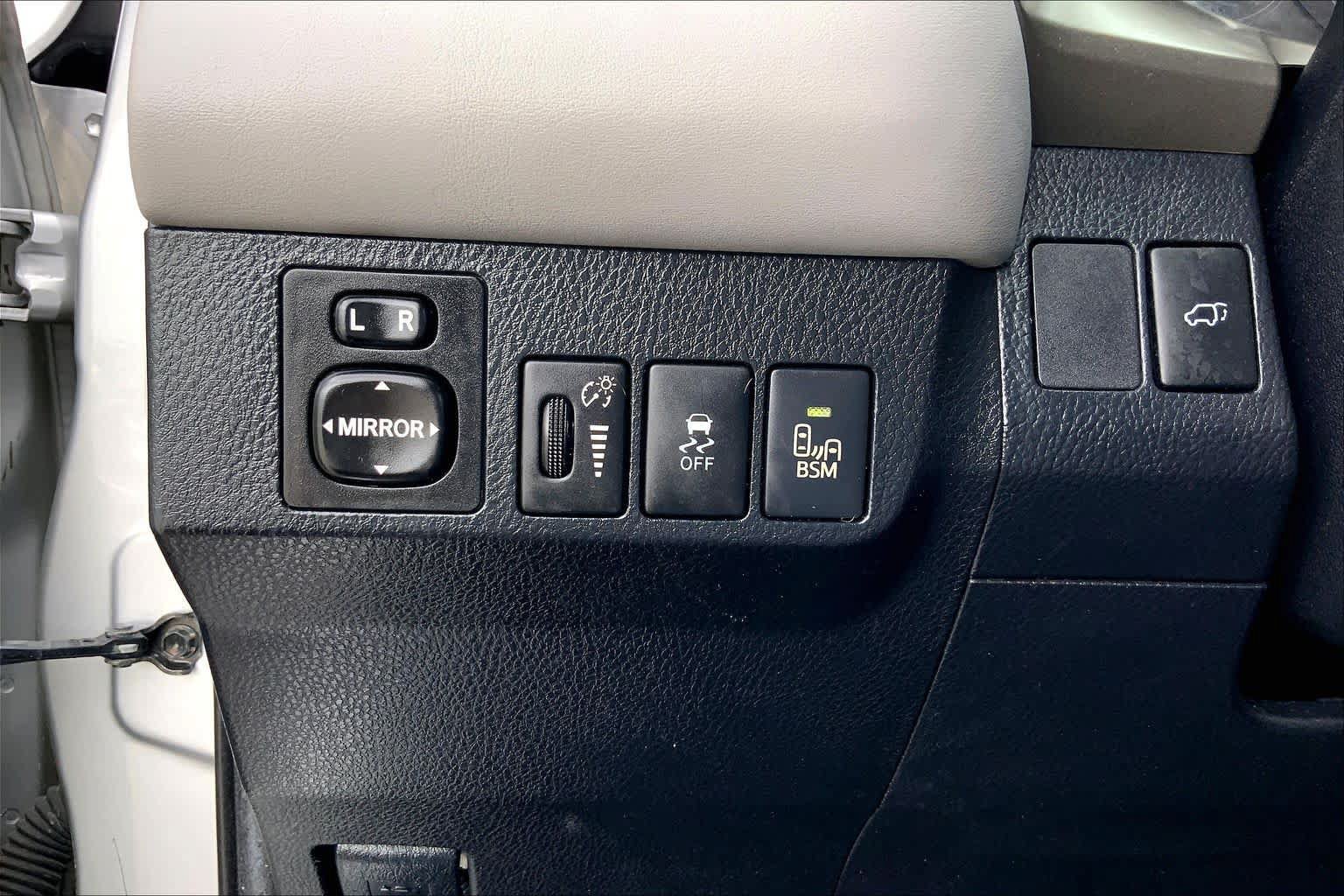 Used 2013 Toyota RAV4 Limited FWD image 33