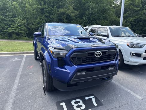 Used 2025 Toyota Tacoma TRD Sport AWD/4WD image 38