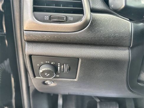 Used 2018 Jeep Grand Cherokee Laredo image 16