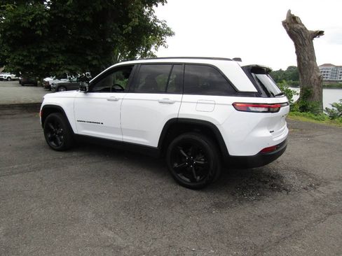 Used 2023 Jeep Grand Cherokee Limited w/ Black Appearance Package AWD/4WD image 36