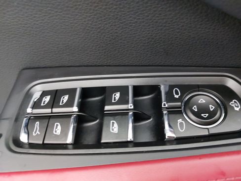 Used 2024 Porsche Macan image 30